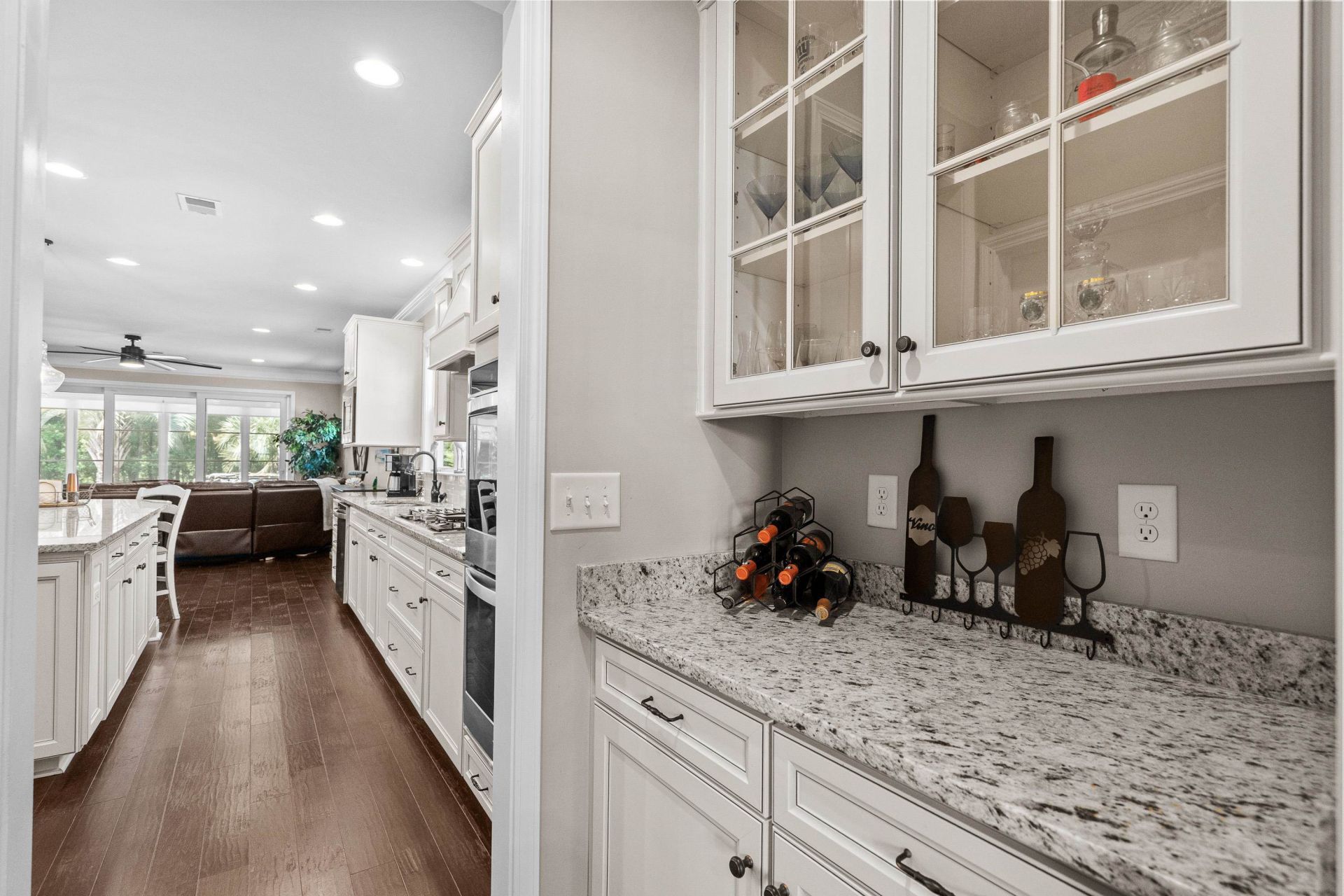 526 Carnaby Loop Photo 21