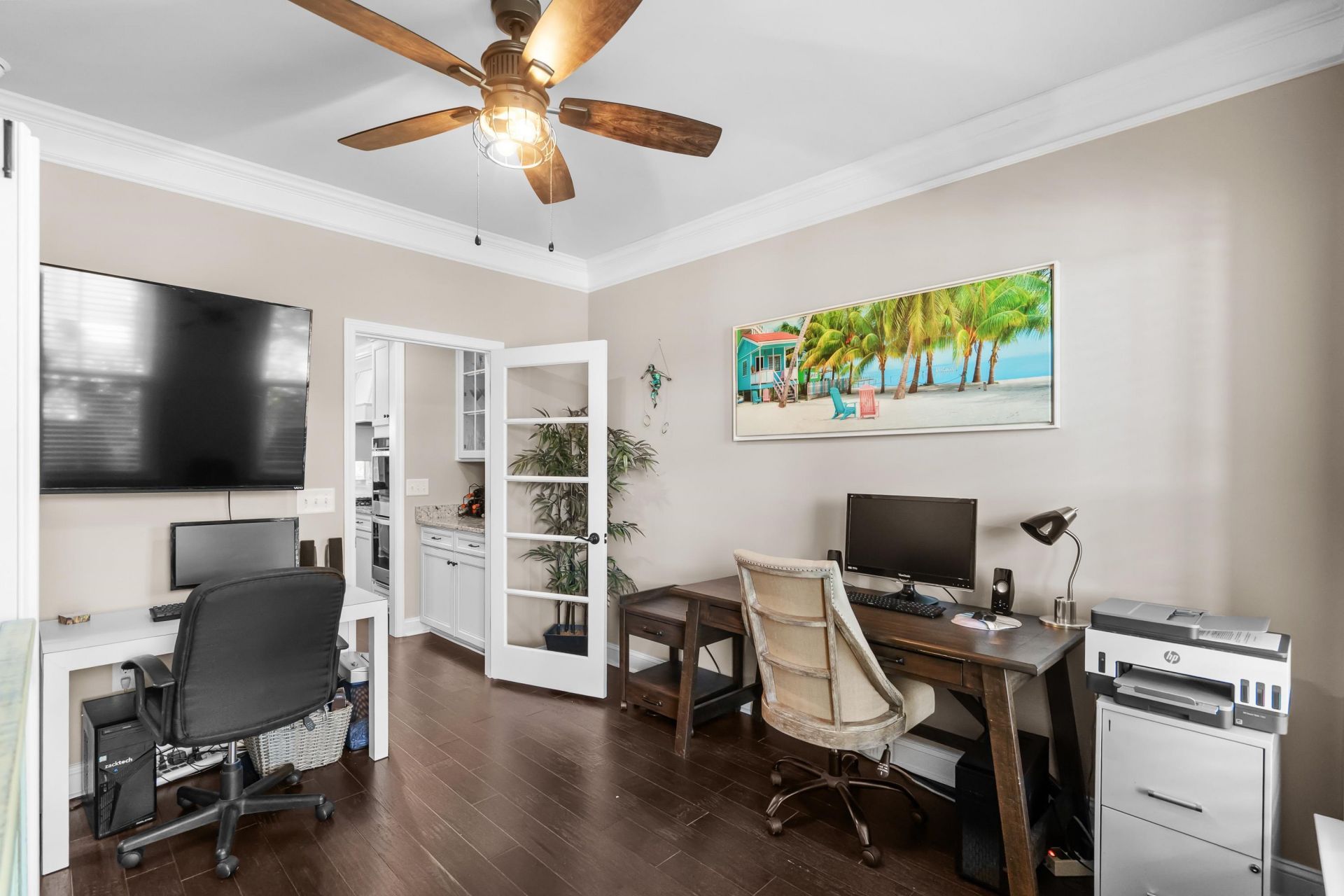 526 Carnaby Loop Photo 44