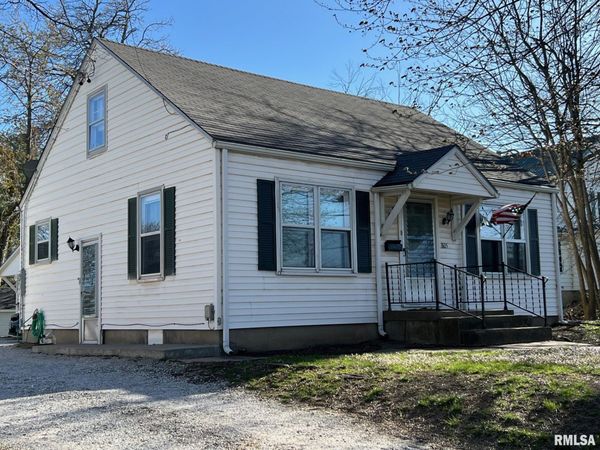 805 W WASHINGTON Street, Pittsfield, IL 62363