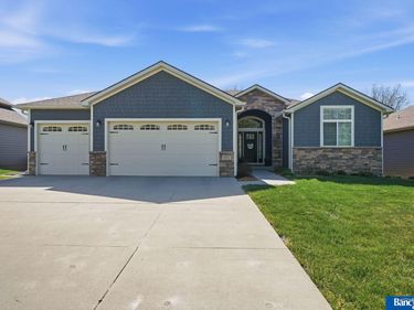 6851 Laurent Circle, Lincoln, NE 68526
