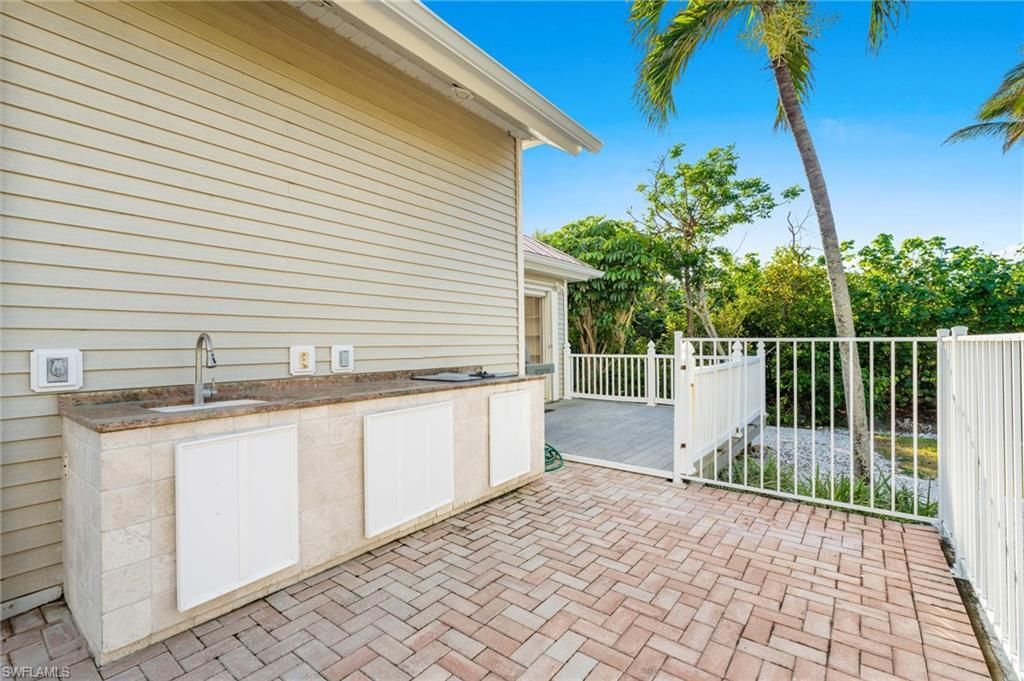 4090 W Gulf Dr, Sanibel, FL 33957 Photo