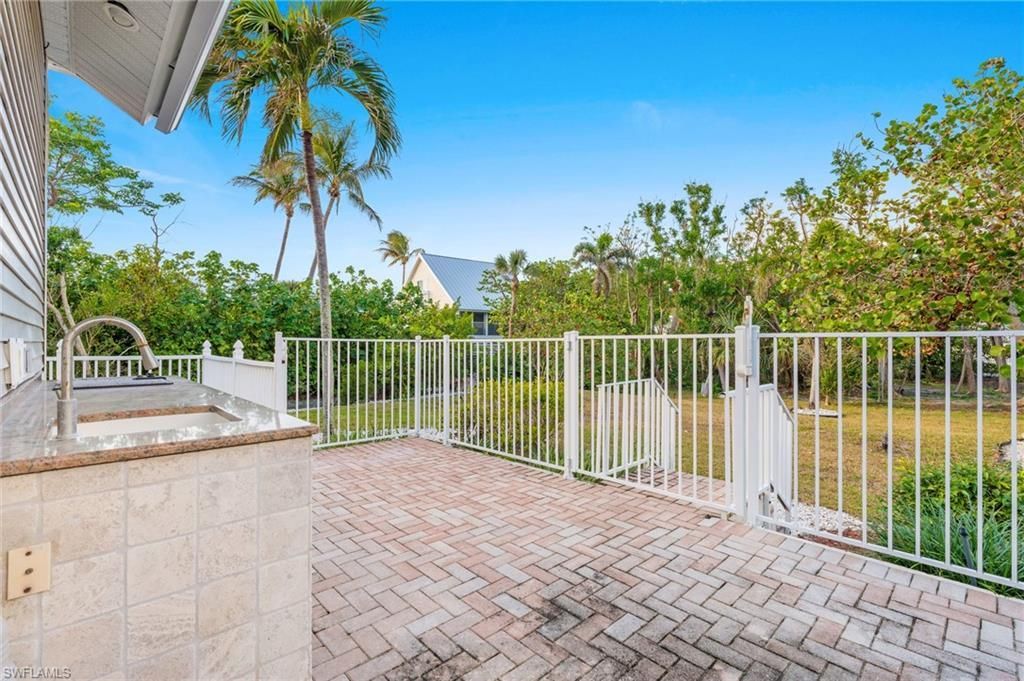 4090 W Gulf Dr, Sanibel, FL 33957 Photo