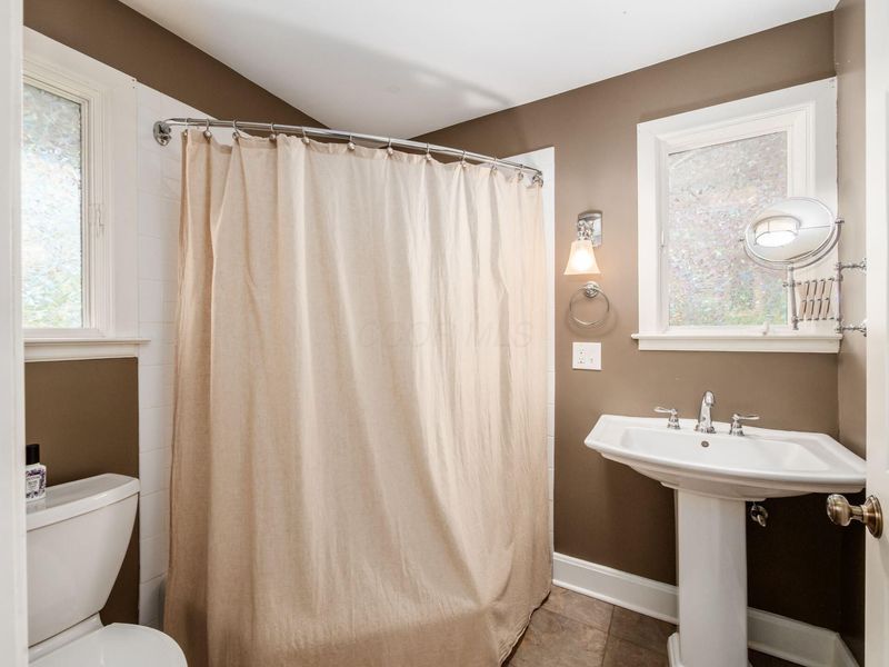 2629 E Broad Street, Columbus, OH 43209 Photo 14