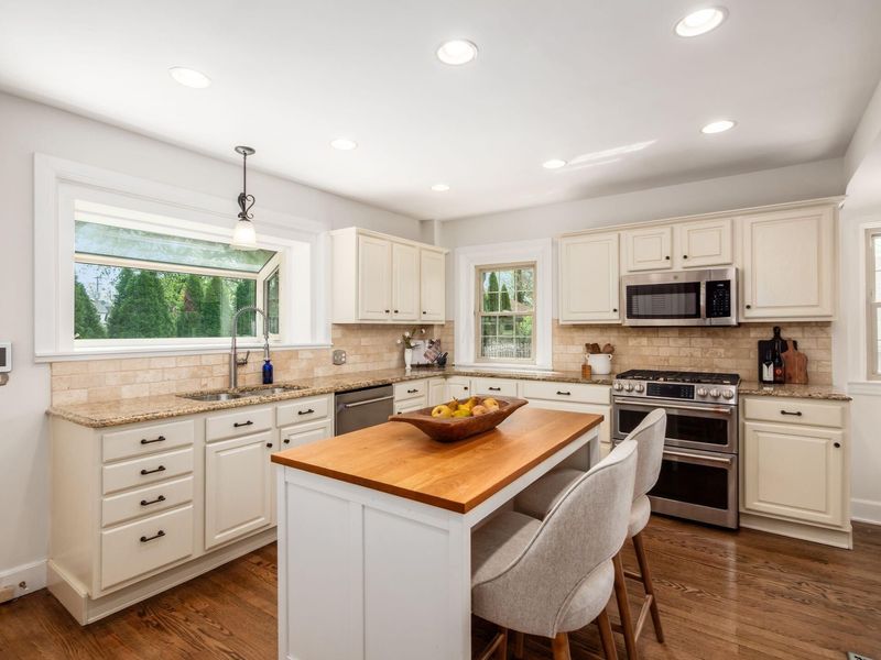 2629 E Broad Street, Columbus, OH 43209 Photo 4