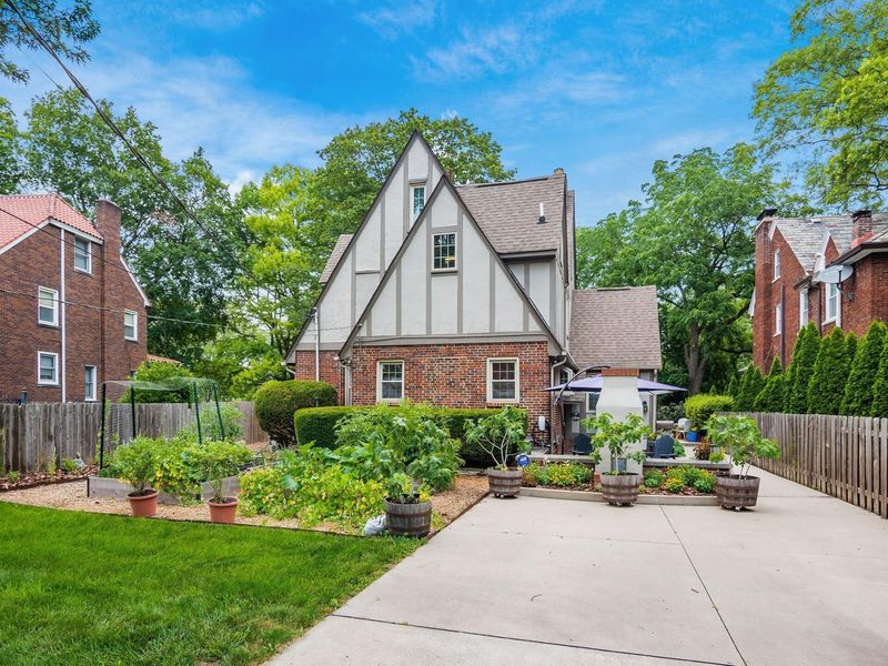 2629 E Broad Street, Columbus, OH 43209 Photo 49