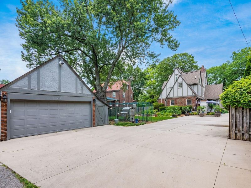 2629 E Broad Street, Columbus, OH 43209 Photo 50