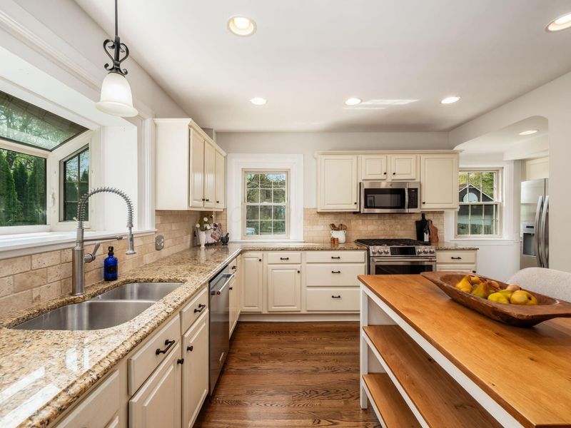 2629 E Broad Street, Columbus, OH 43209 Photo 8