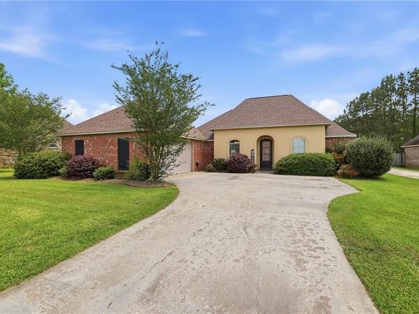 38606 RED BUD Lane, Denham Springs, LA 70706