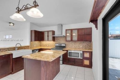 7503 W 34th Ln, Hialeah, FL 33018 Photo