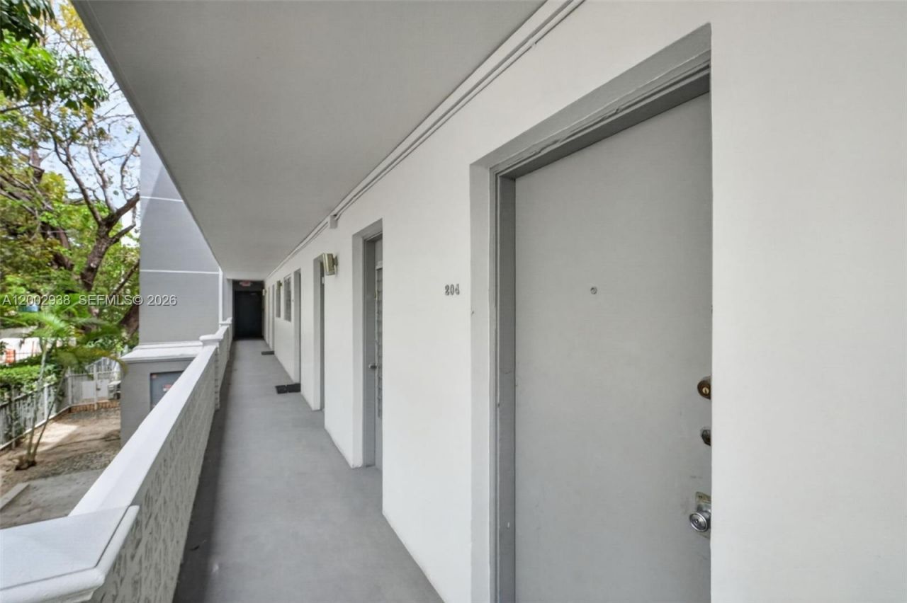 1620 West Ave, Unit 204, Miami Beach, FL 33139 Photo