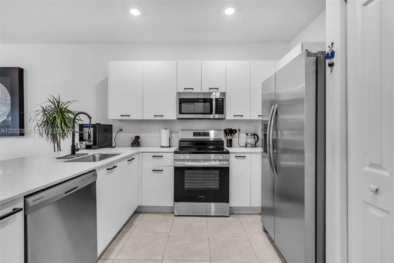 12586 NW 22nd Pl, Miami, FL 33167 Photo