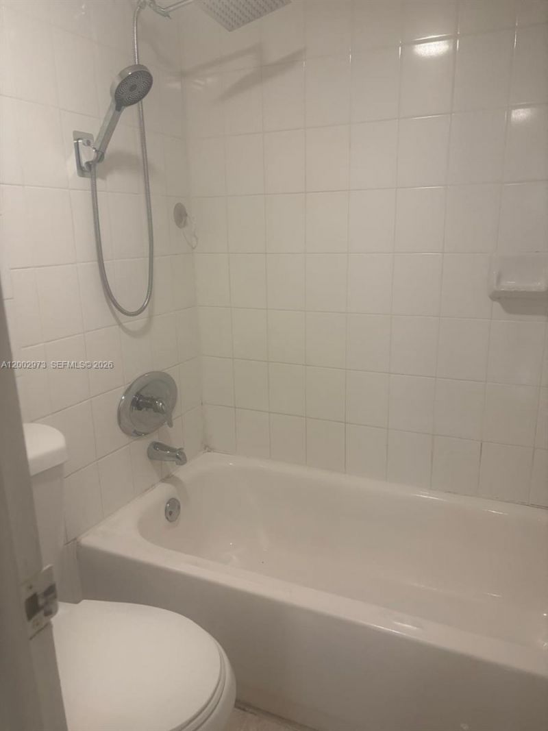 6950 W 6th Ave, Unit 511, Hialeah, FL 33014 Photo