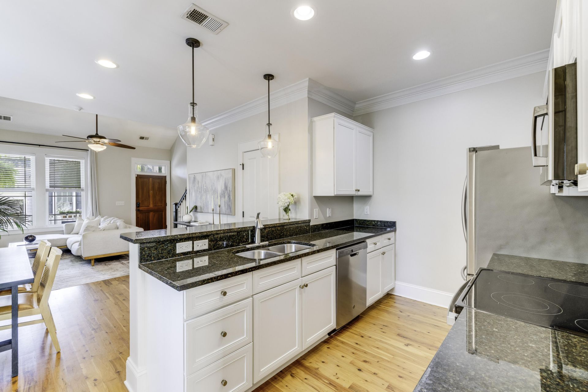 4 Senate Street Photo 15