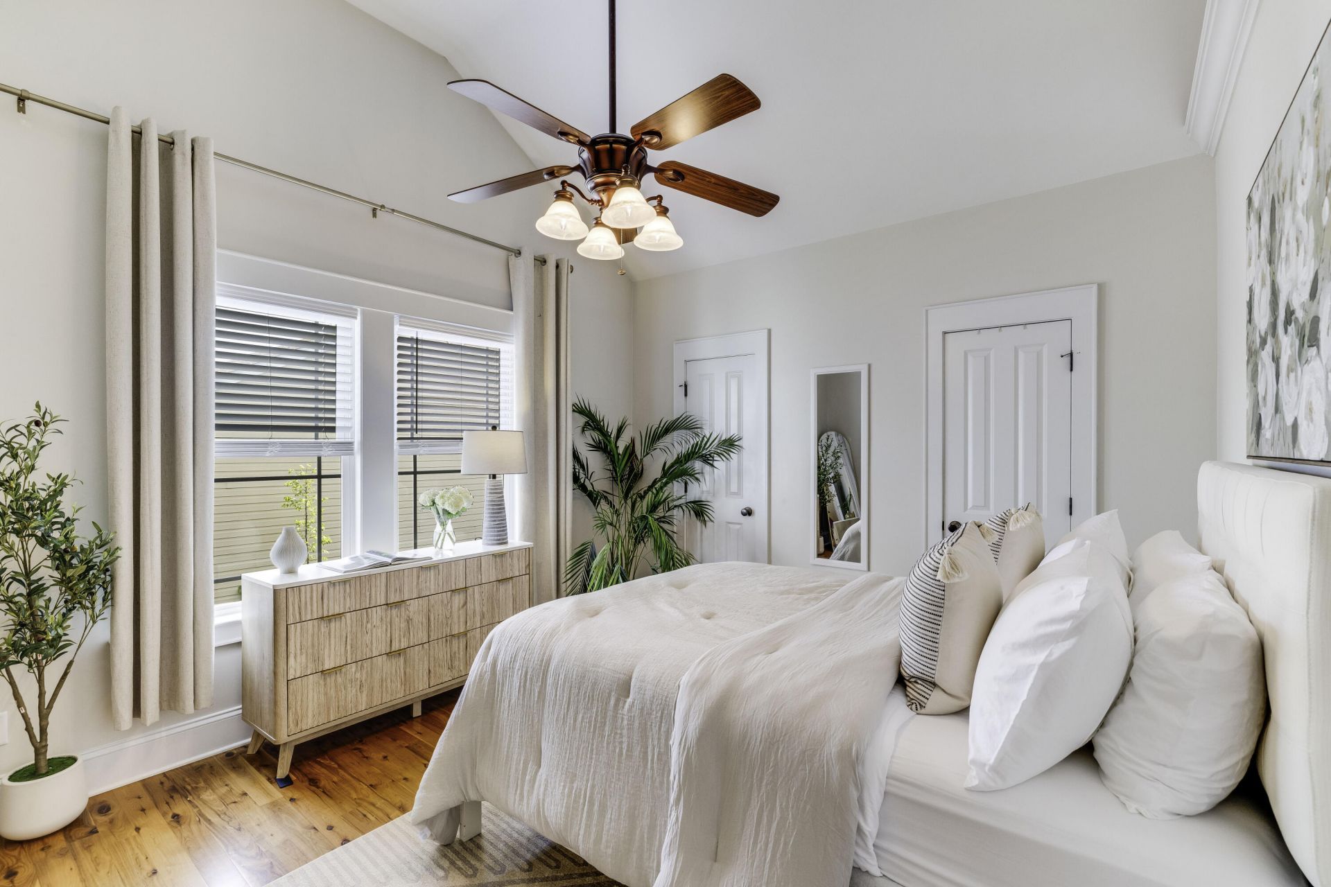 4 Senate Street Photo 20