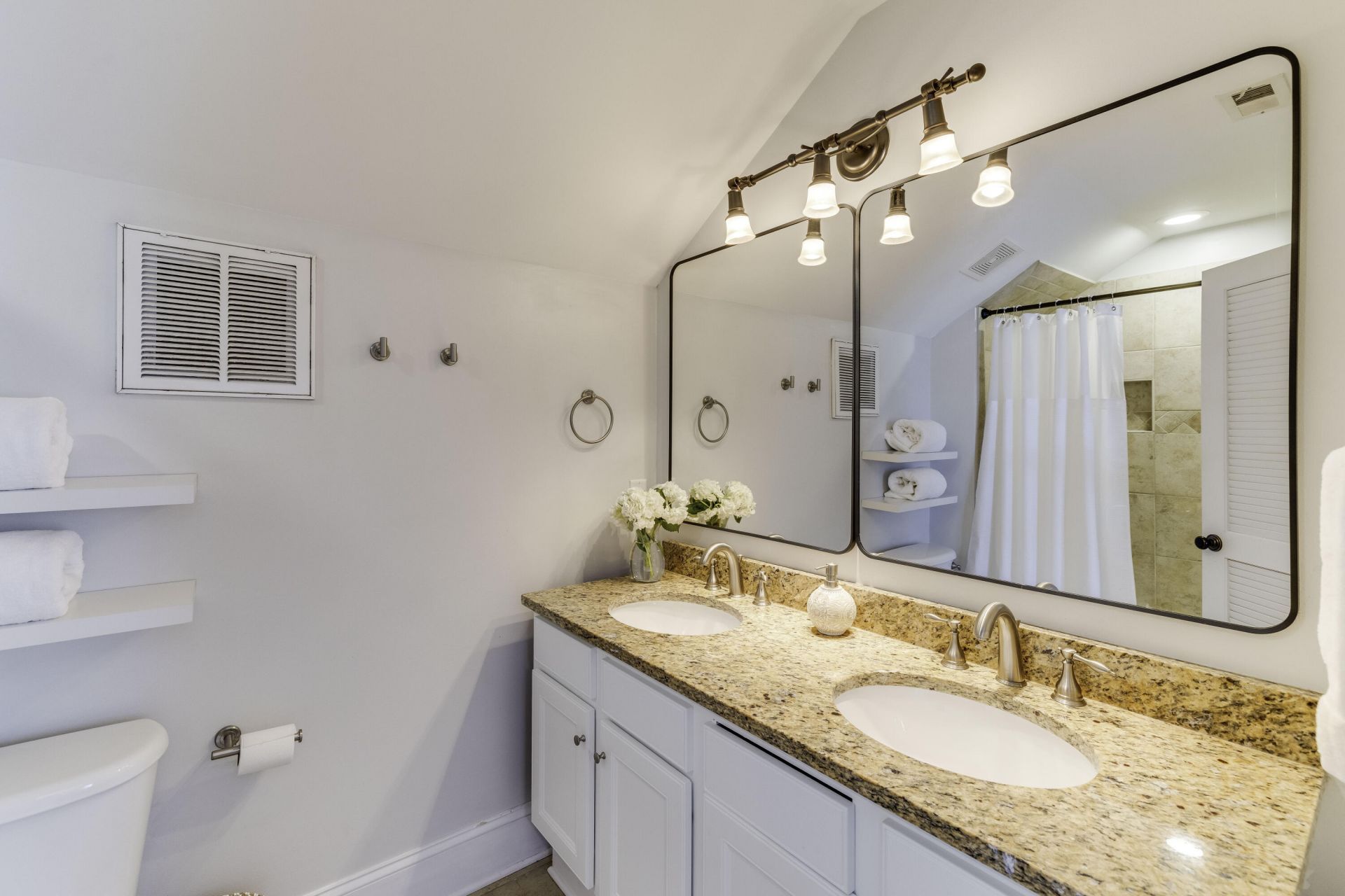 4 Senate Street Photo 23