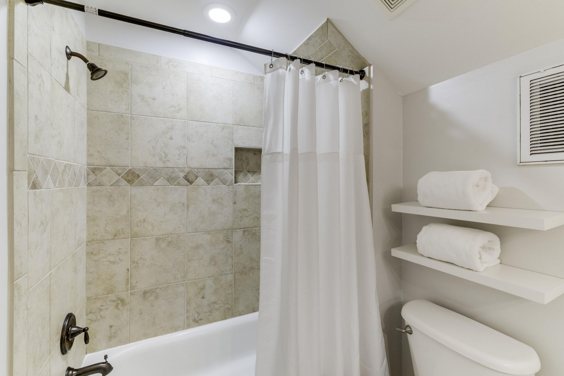 4 Senate Street Photo 24