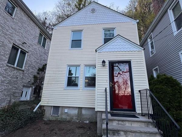 698 Undercliff Avenue, EDGEWATER, NJ 07020