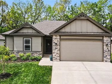 208 S MARIMACK Court, Kearney, MO 64060