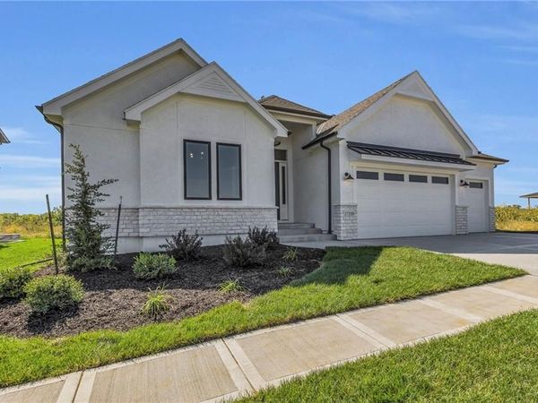 9282 Pickering Street, Lenexa, KS 66227