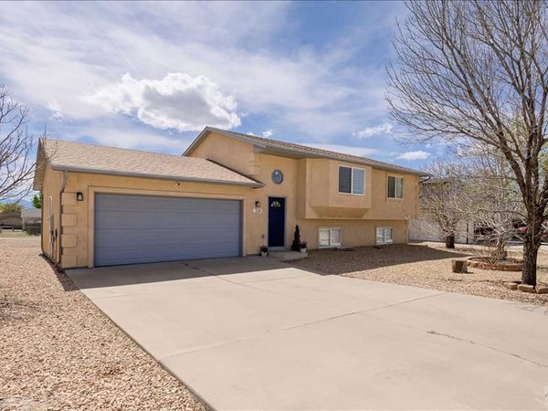 334 W Golden Eagle Way, Pueblo West, CO 81007