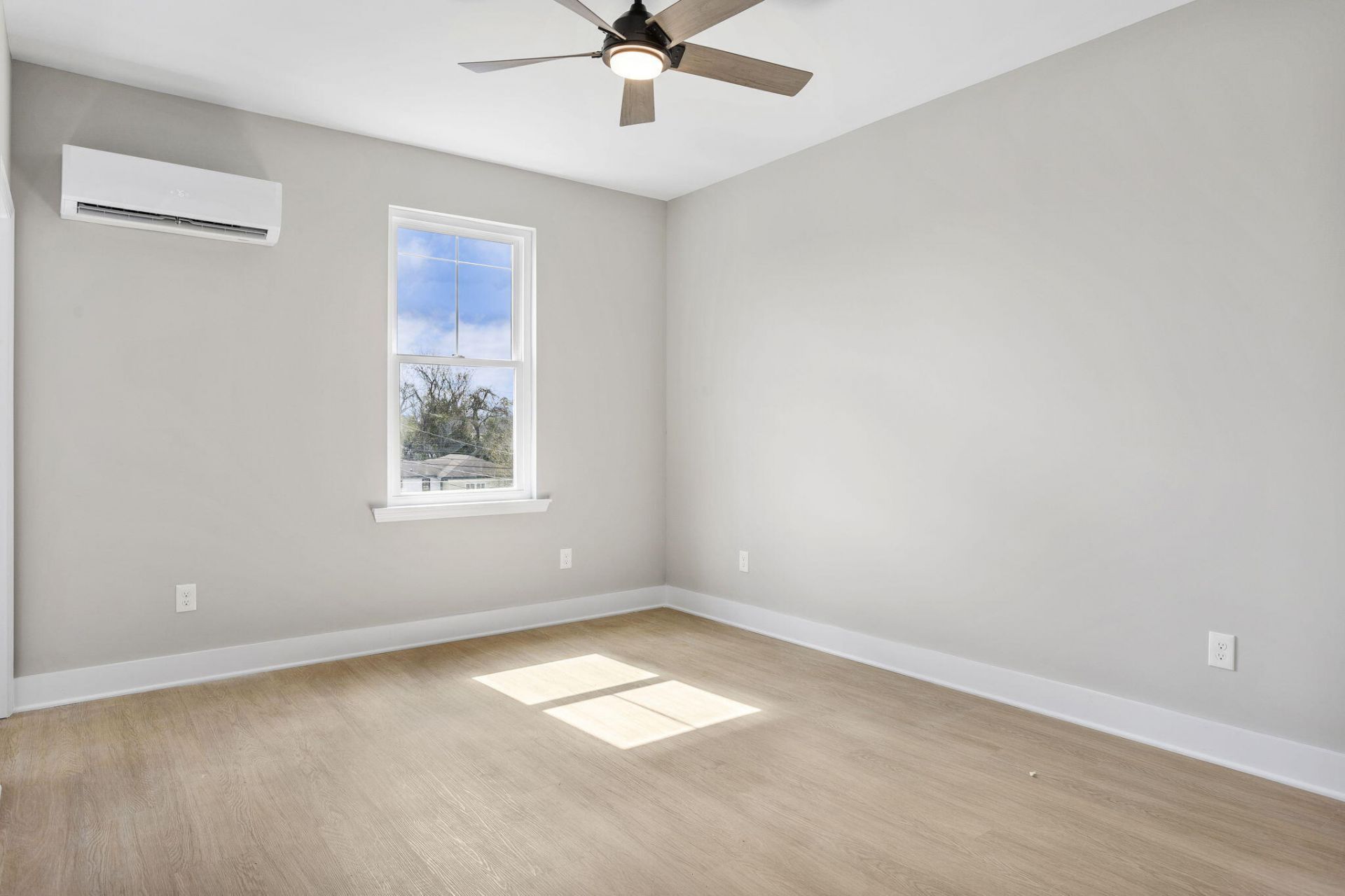 2028 Arbutus Avenue Photo 10