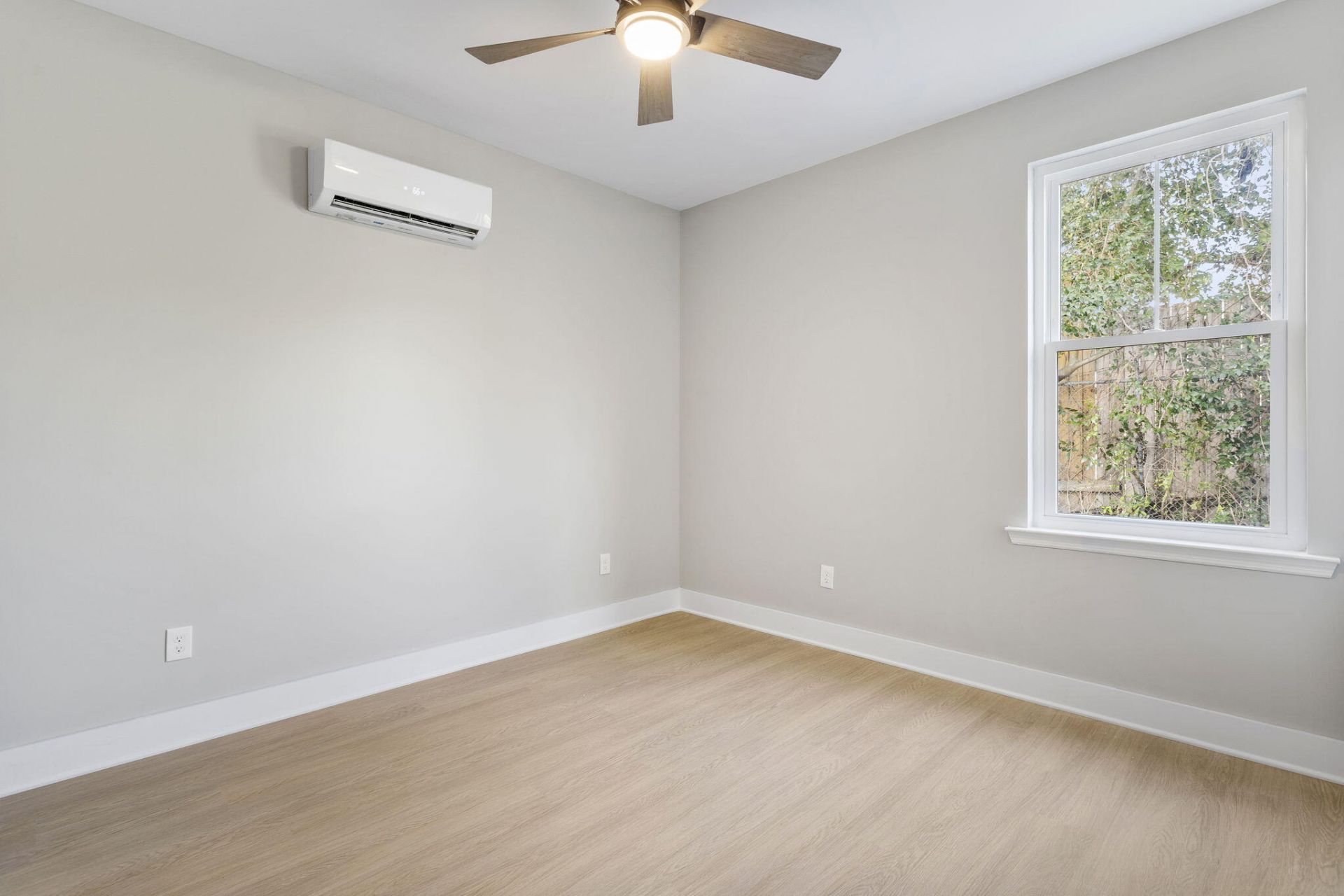 2028 Arbutus Avenue Photo 14