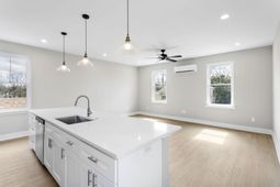 2028 Arbutus Avenue photo 4