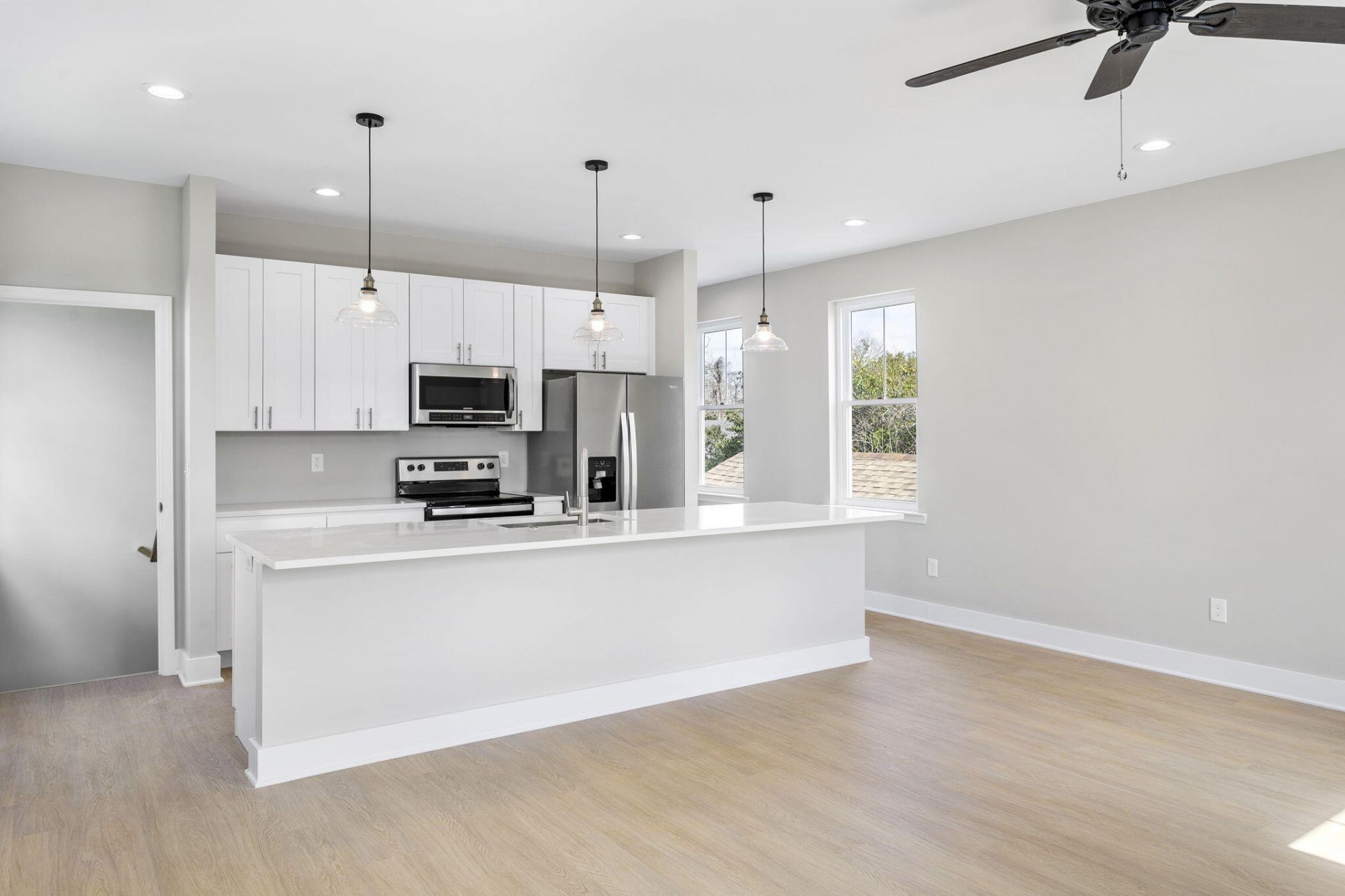 2028 Arbutus Avenue Photo 4