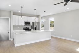 2028 Arbutus Avenue photo 4