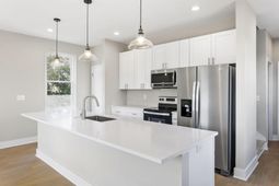 2028 Arbutus Avenue photo 4