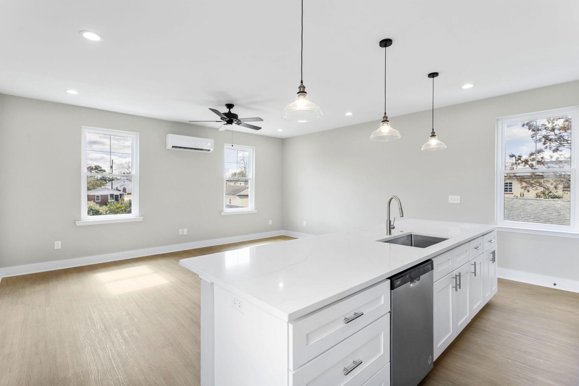 2028 Arbutus Avenue Photo 6