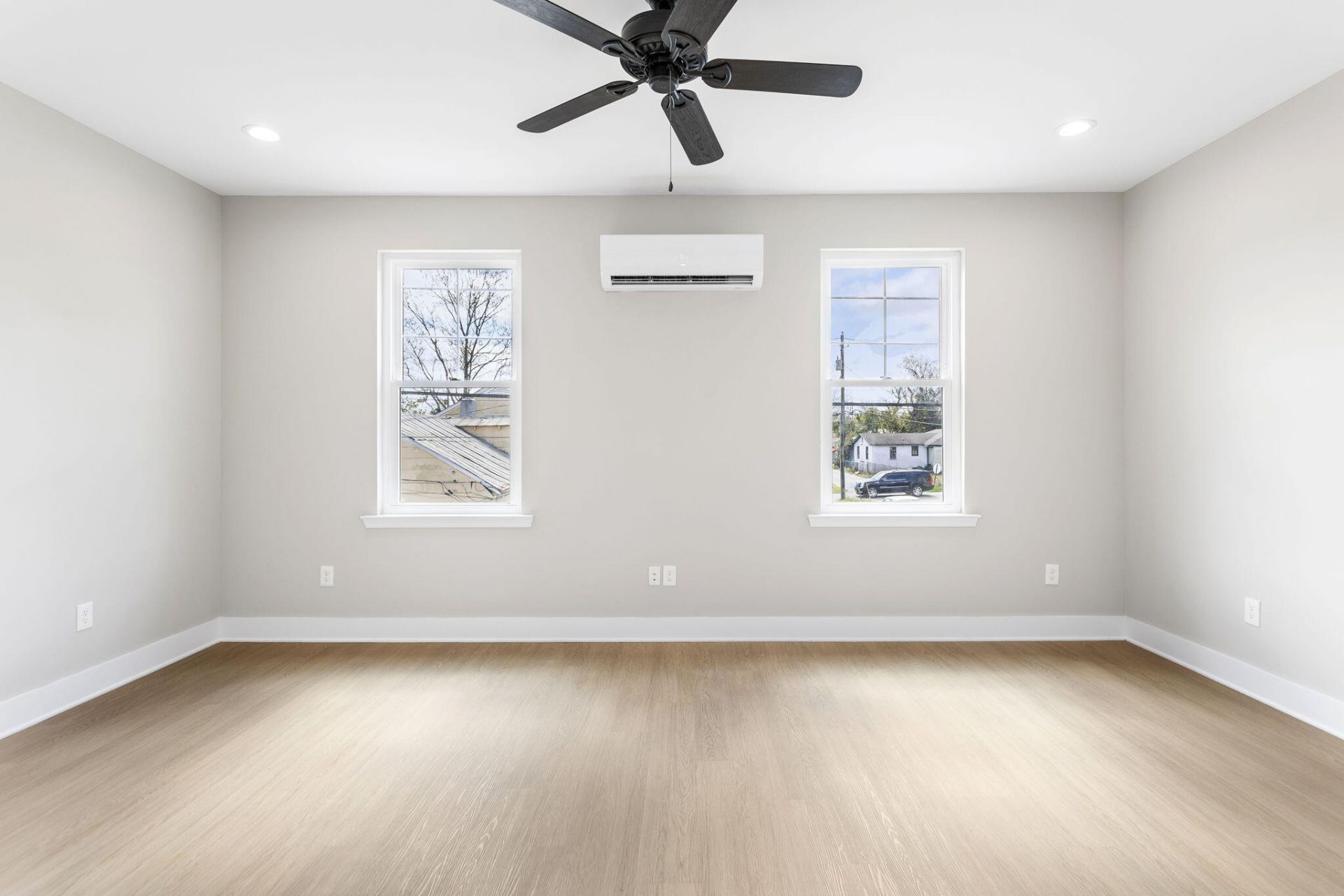 2028 Arbutus Avenue Photo 8