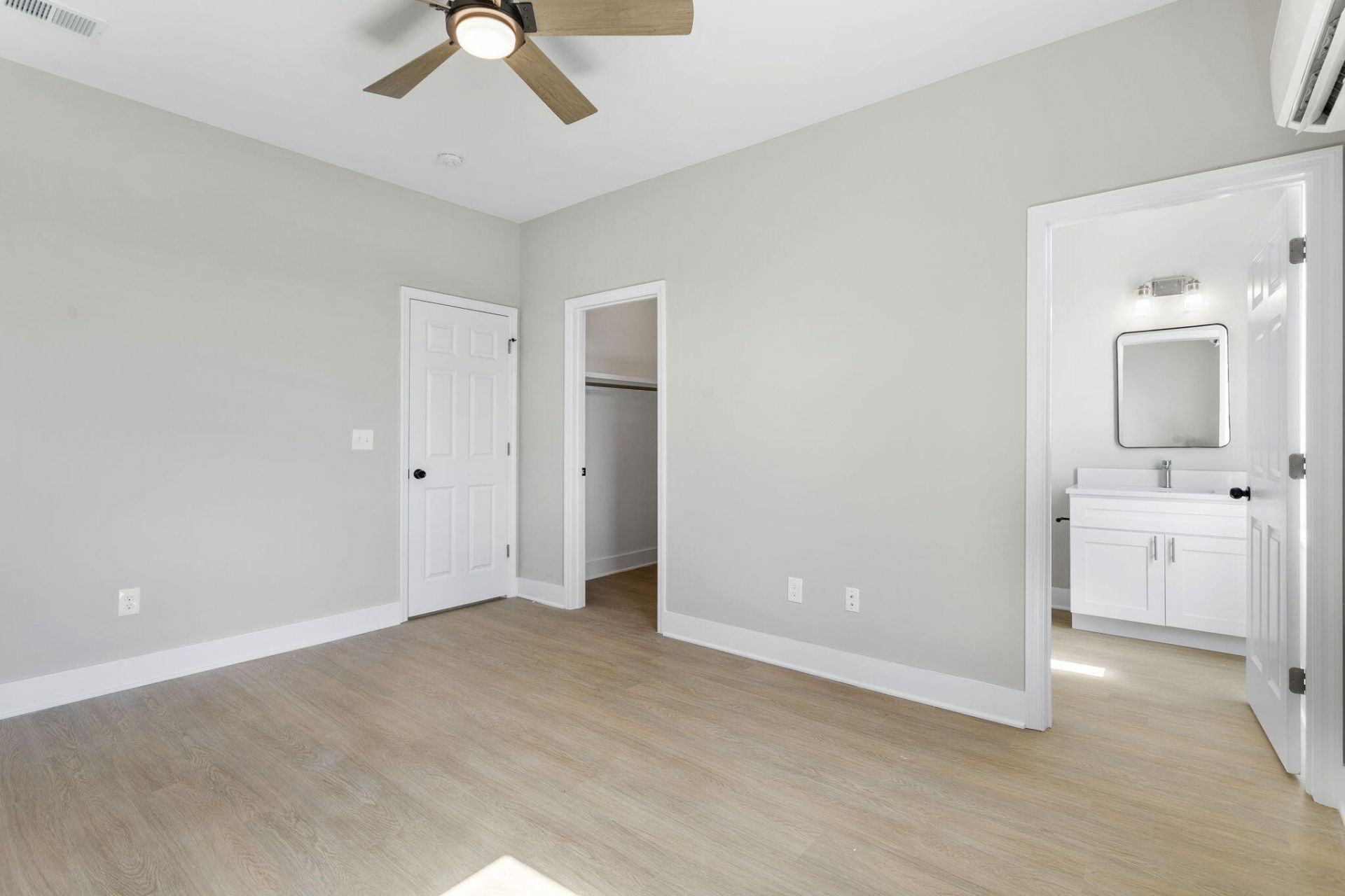 2028 Arbutus Avenue Photo 9