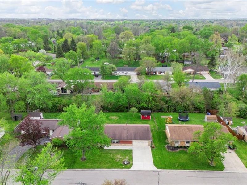 70 Gulfwood Court, Centerville, OH 45458 Photo 2