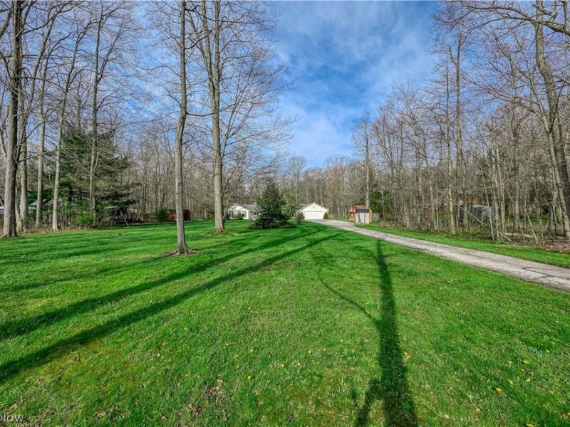 8873 Cooley Road, Ravenna, OH 44266 Photo 2