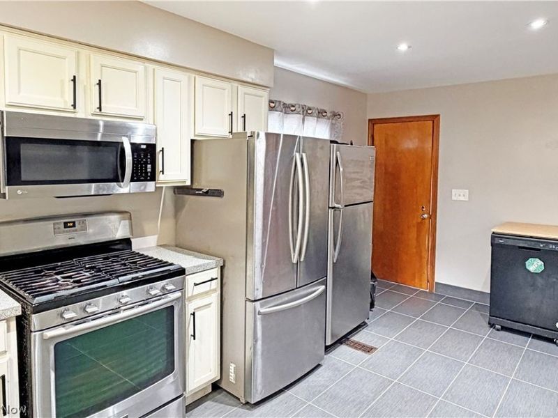 470 Sumatra Avenue, Akron, OH 44305 Photo 12