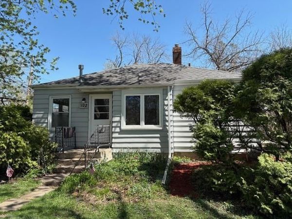 922 6th Ave, Iowa City, IA 52240
