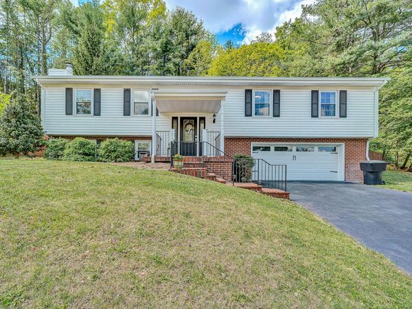 2738 Bobwhite DR, Roanoke, VA 24018