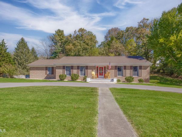 460 Northeast Oak Hill Street, Abingdon, VA 24210