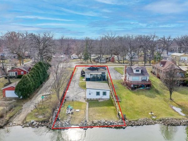 2225 Lakeshore DRIVE, Kansasville, WI 53139