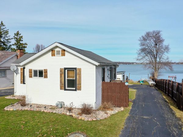 2225 Lakeshore Dr, Dover, WI 53139