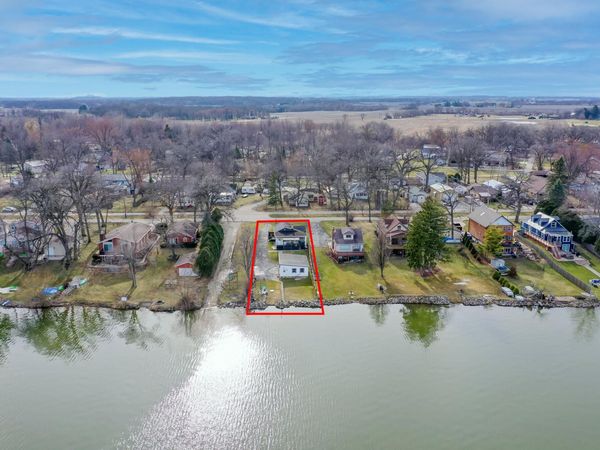 2225 Lakeshore Dr, Dover, WI 53139