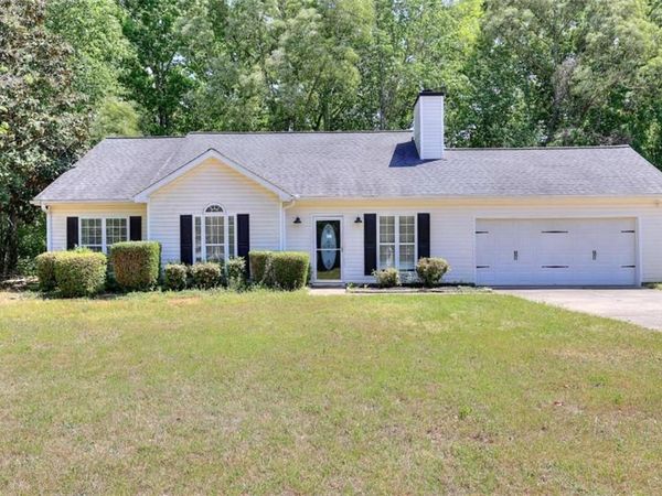 1022 Carriage Way , Loganville, GA 30052