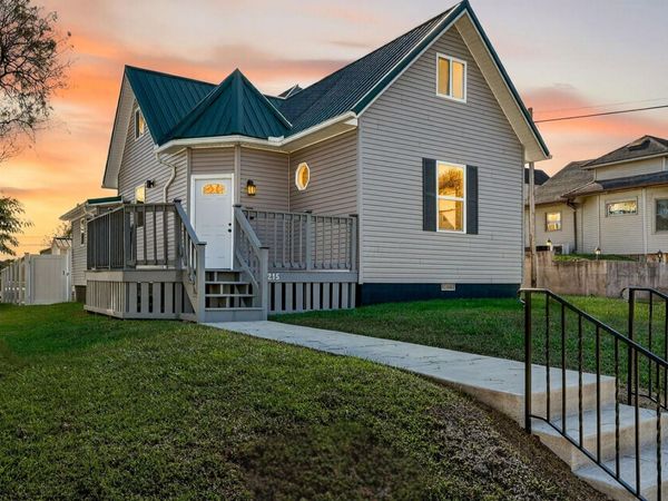 215 W South Street , Jackson, OH 45640