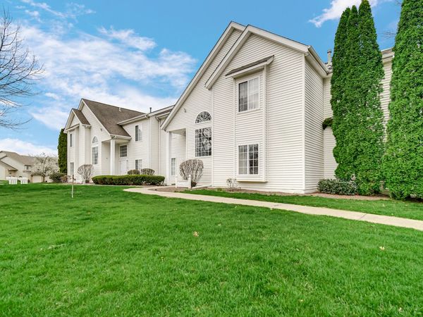 3001 Columbine Circle , Unit F, Valparaiso, IN 46383