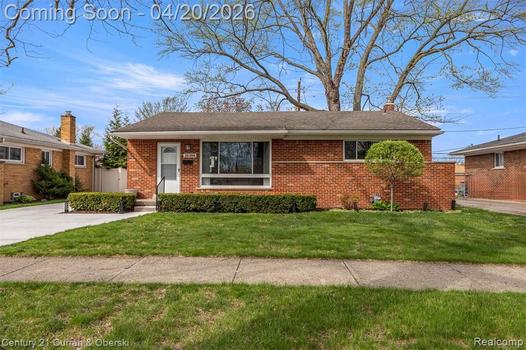 26388 Ann Arbor Trail, Dearborn Heights, MI 48127 Main Photo