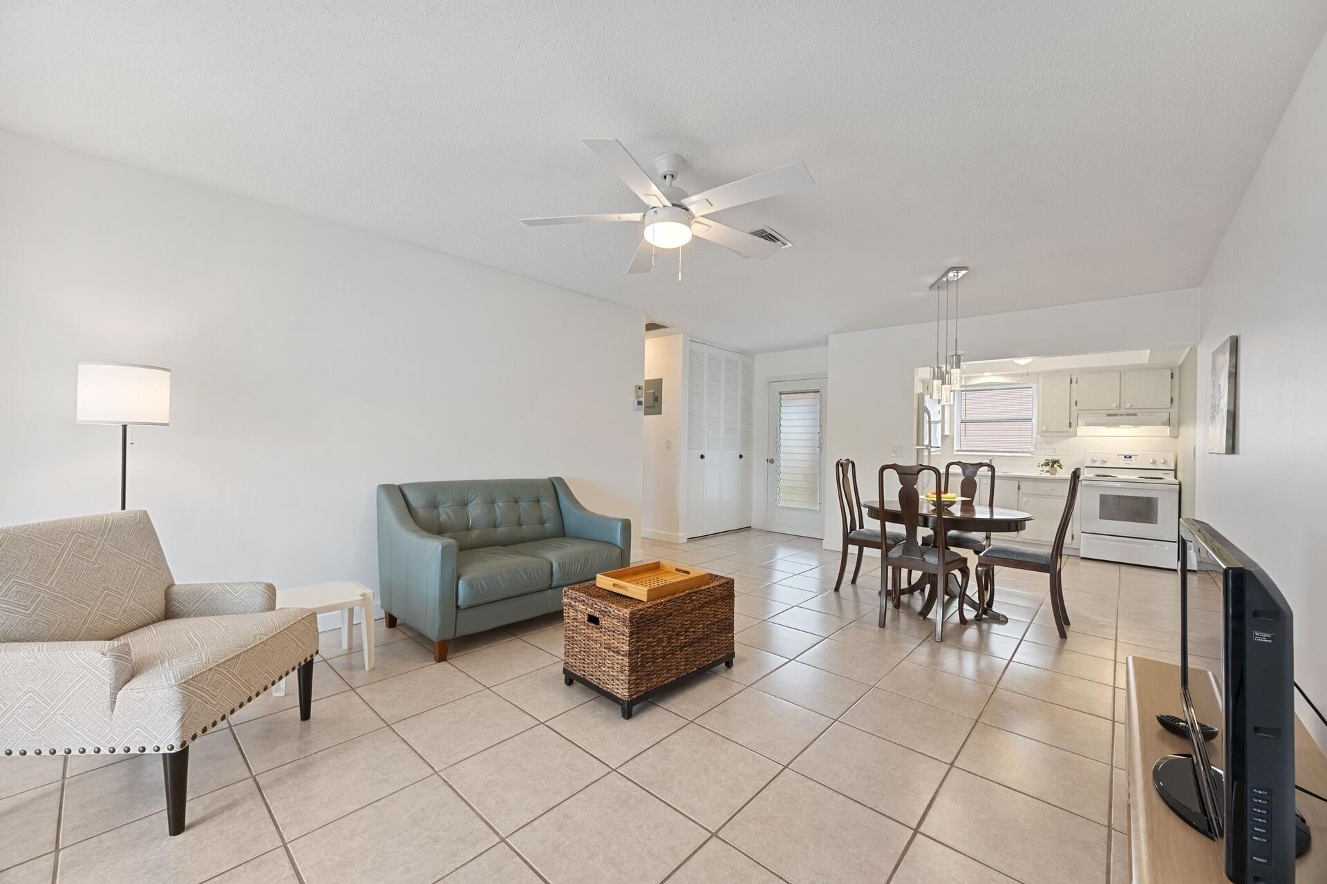 2691 Dudley Dr Drive E, Unit D, West Palm Beach, FL 33415 Photo