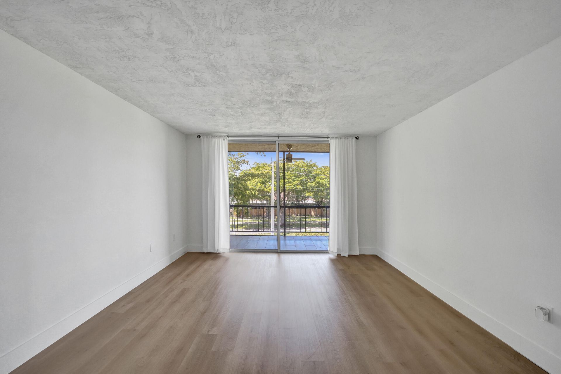 7300 NW 17th Street, Unit 305, Plantation, FL 33313 Photo