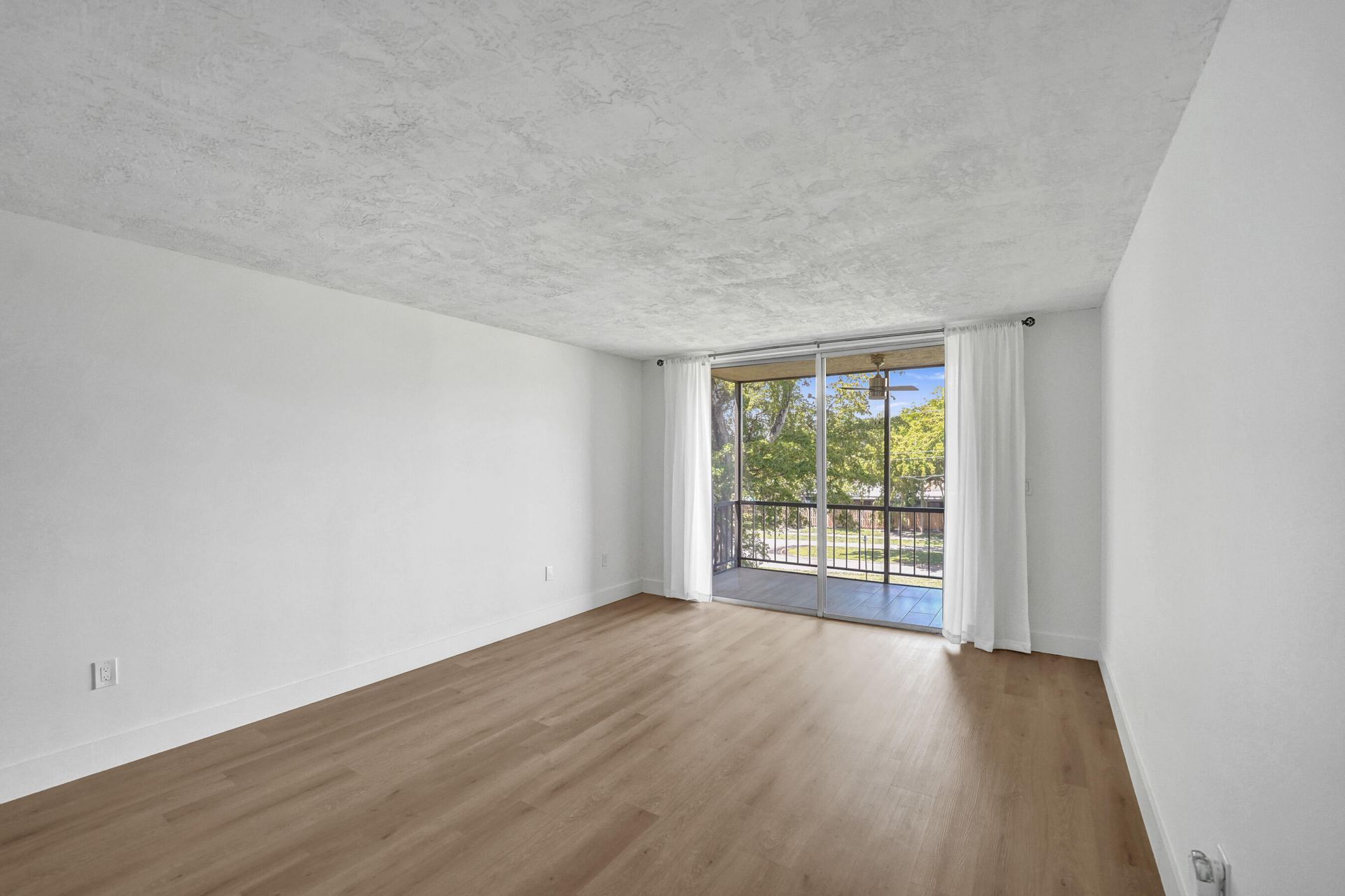 7300 NW 17th Street, Unit 305, Plantation, FL 33313 Photo