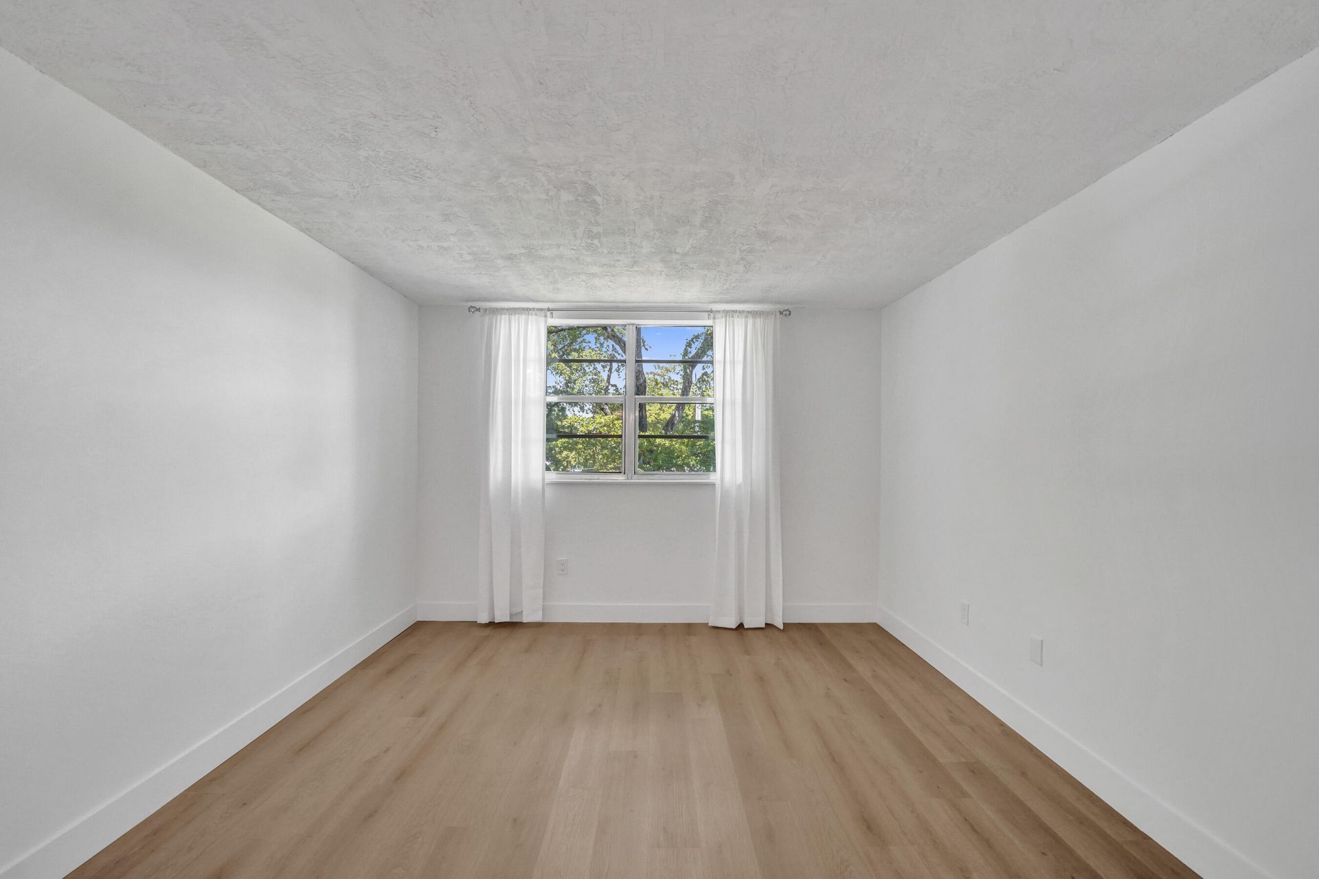 7300 NW 17th Street, Unit 305, Plantation, FL 33313 Photo
